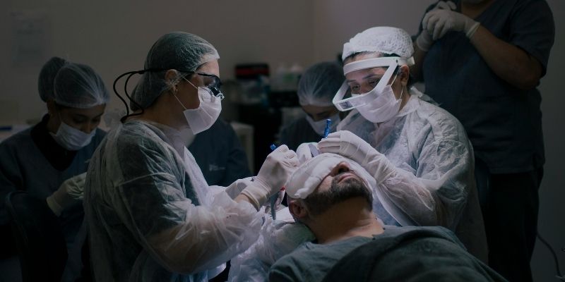 Things to Consider When Choosing a Hair Transplant Clinic